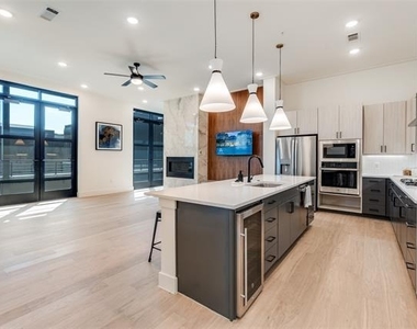2929 Oak Lawn Avenue - Photo Thumbnail 1