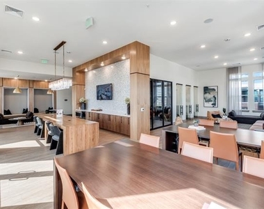 2929 Oak Lawn Avenue - Photo Thumbnail 31