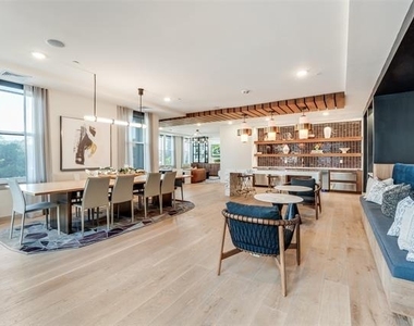 2929 Oak Lawn Avenue - Photo Thumbnail 20