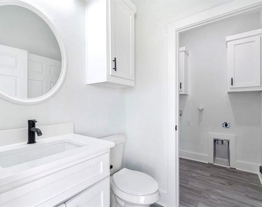 2113 Wright Street - Photo Thumbnail 6