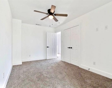 2113 Wright Street - Photo Thumbnail 5
