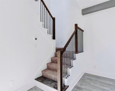 2113 Wright Street - Photo Thumbnail 2