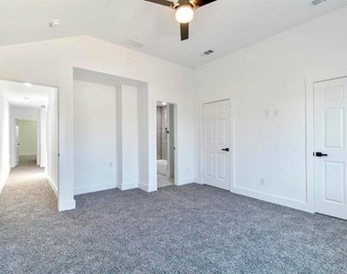 2113 Wright Street - Photo Thumbnail 13