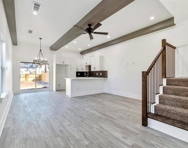 2113 Wright Street - Photo Thumbnail 3