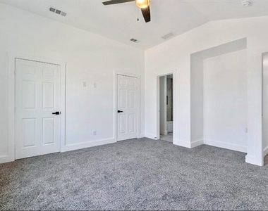 2113 Wright Street - Photo Thumbnail 9