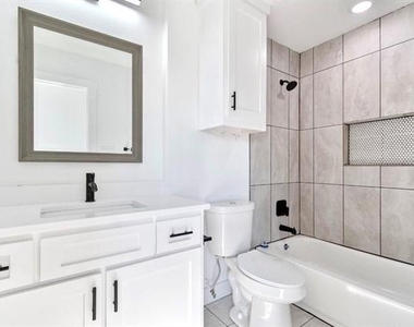 2113 Wright Street - Photo Thumbnail 12