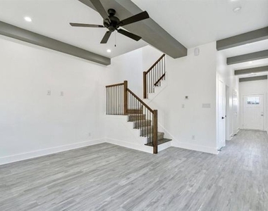 2113 Wright Street - Photo Thumbnail 4