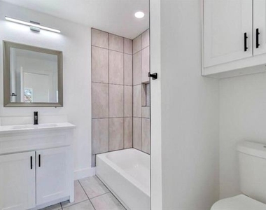 2113 Wright Street - Photo Thumbnail 11