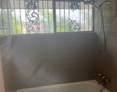 3506 Bangor Court E - Photo Thumbnail 11
