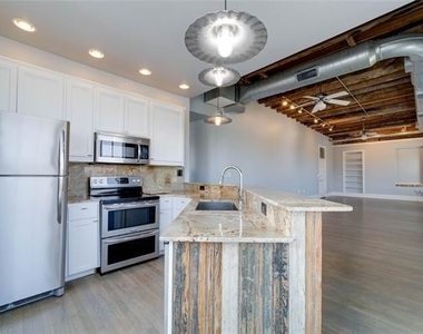 703 W Magnolia Avenue - Photo Thumbnail 7