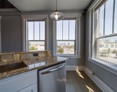 703 W Magnolia Avenue - Photo Thumbnail 10
