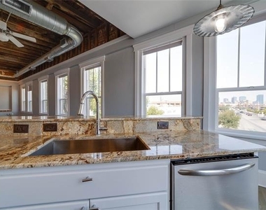 703 W Magnolia Avenue - Photo Thumbnail 9
