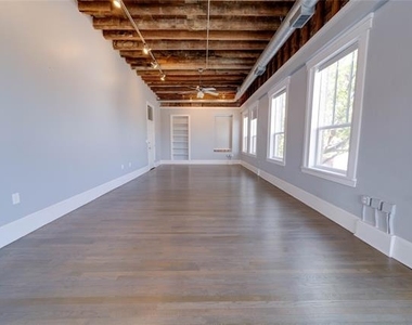 703 W Magnolia Avenue - Photo Thumbnail 2