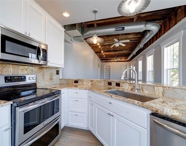 703 W Magnolia Avenue - Photo Thumbnail 8