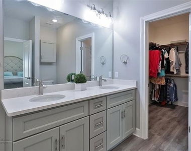 5433 Fallbrook Drive - Photo Thumbnail 15