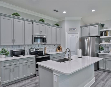 5433 Fallbrook Drive - Photo Thumbnail 2