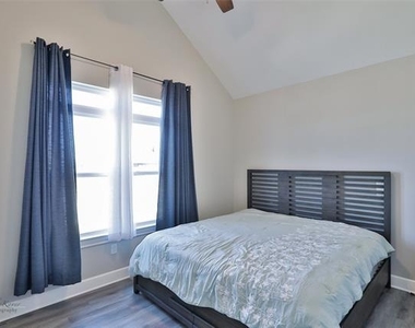 5433 Fallbrook Drive - Photo Thumbnail 22