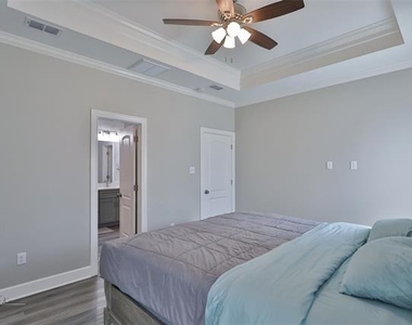 5433 Fallbrook Drive - Photo Thumbnail 10