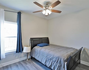 5433 Fallbrook Drive - Photo Thumbnail 18