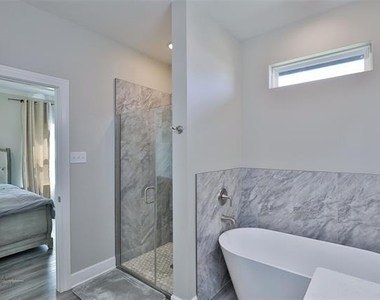 5433 Fallbrook Drive - Photo Thumbnail 16