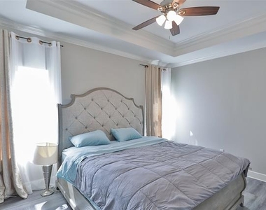 5433 Fallbrook Drive - Photo Thumbnail 9