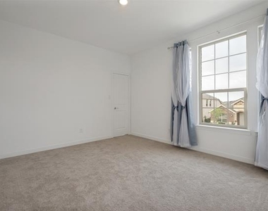 108 Invermore - Photo Thumbnail 12