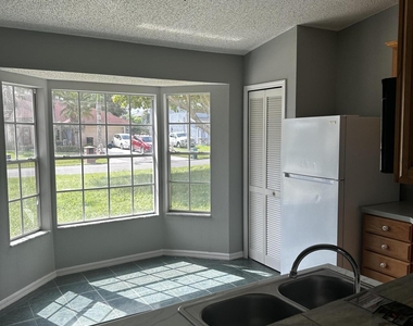 1021 Sw Dubois Avenue - Photo Thumbnail 4