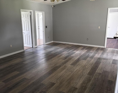1021 Sw Dubois Avenue - Photo Thumbnail 2