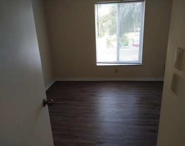 2512 Se Anchorage Cove - Photo Thumbnail 12