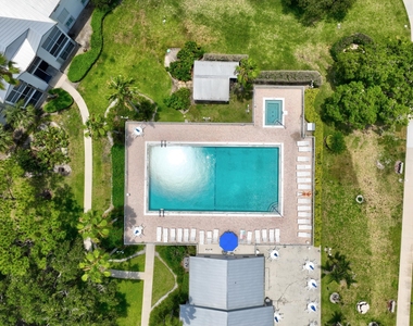 2512 Se Anchorage Cove - Photo Thumbnail 32