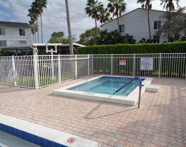 2512 Se Anchorage Cove - Photo Thumbnail 24