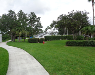 2512 Se Anchorage Cove - Photo Thumbnail 20