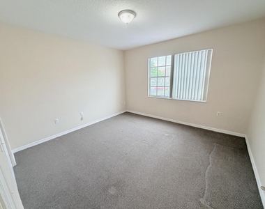 1302 Belmont Lane - Photo Thumbnail 7