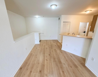 1302 Belmont Lane - Photo Thumbnail 2