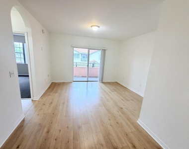 1302 Belmont Lane - Photo Thumbnail 6