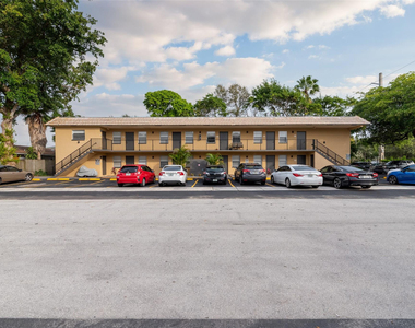 1150 Ne 17th Court - Photo Thumbnail 9