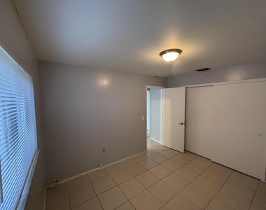 11421 Nw 39th Place - Photo Thumbnail 3