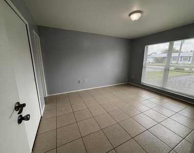 11421 Nw 39th Place - Photo Thumbnail 2