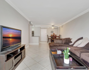 1913 S Ocean Drive - Photo Thumbnail 13