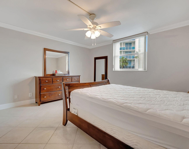 1913 S Ocean Drive - Photo Thumbnail 16
