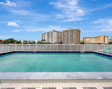 1913 S Ocean Drive - Photo Thumbnail 28