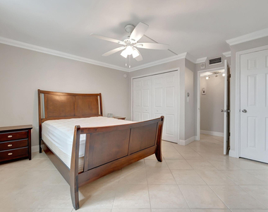1913 S Ocean Drive - Photo Thumbnail 15