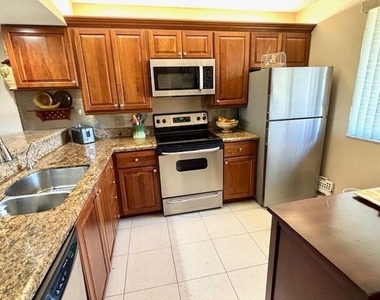 2201 Marina Isle Way - Photo Thumbnail 4