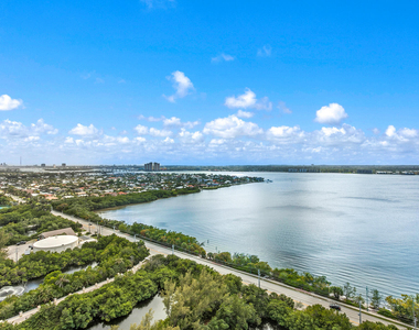5070 N Ocean Drive - Photo Thumbnail 11