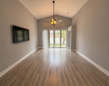 10372 Old Winston Court - Photo Thumbnail 6