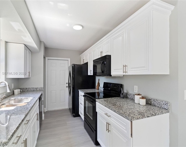 11448 N 68th St Street N - Photo Thumbnail 12