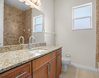 1092 Sw Majorca Avenue - Photo Thumbnail 24