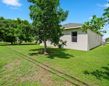 1092 Sw Majorca Avenue - Photo Thumbnail 5