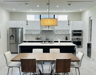 1058 N Victoria Park Road N - Photo Thumbnail 22