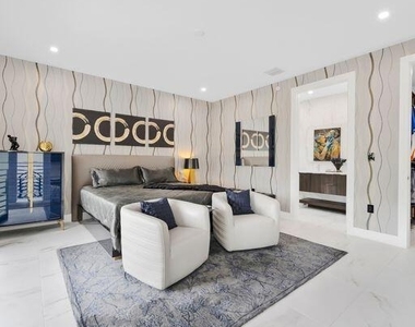 1058 N Victoria Park Road N - Photo Thumbnail 6